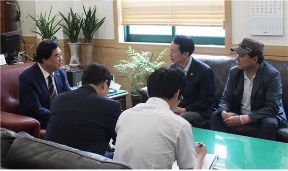 전영구 이사장, 영등포지역 노인어른들을 위해 영양제 기증 의사 밝혀